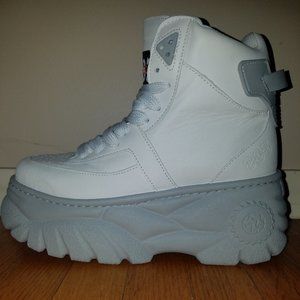 NEW White 90's Chunky HighTop Sneakers (Size 8)